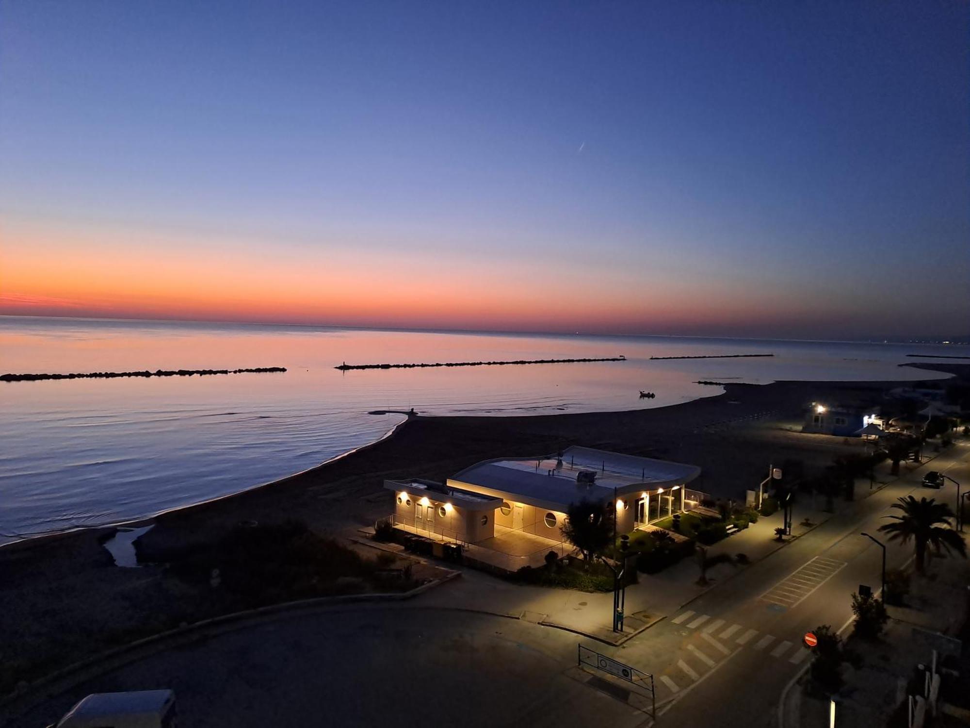 Attico Fronte Mare Martinsicuro Exterior foto