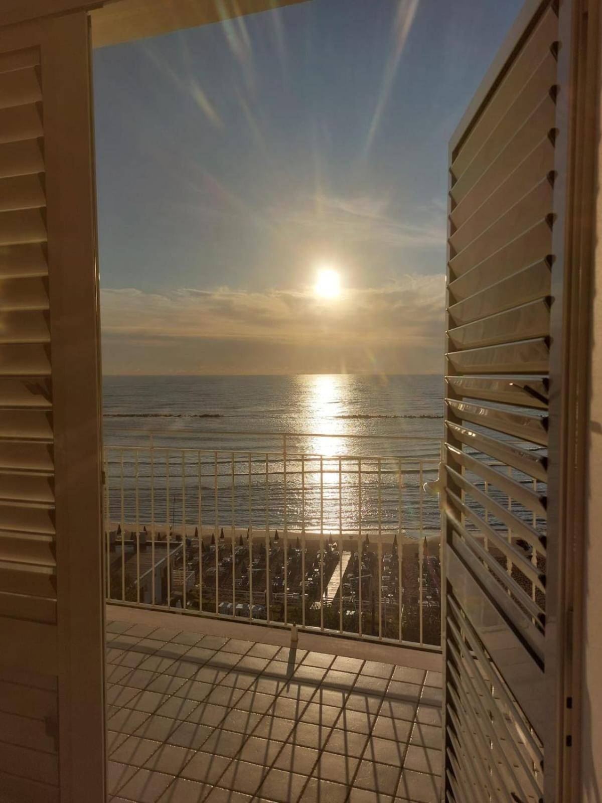 Attico Fronte Mare Martinsicuro Exterior foto